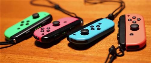 console nintendo switch avec paire de joy con sans fil rouge et bleu neon v3 console nintendo switch avec paire de joy con sans fil rouge et bleu neon v3